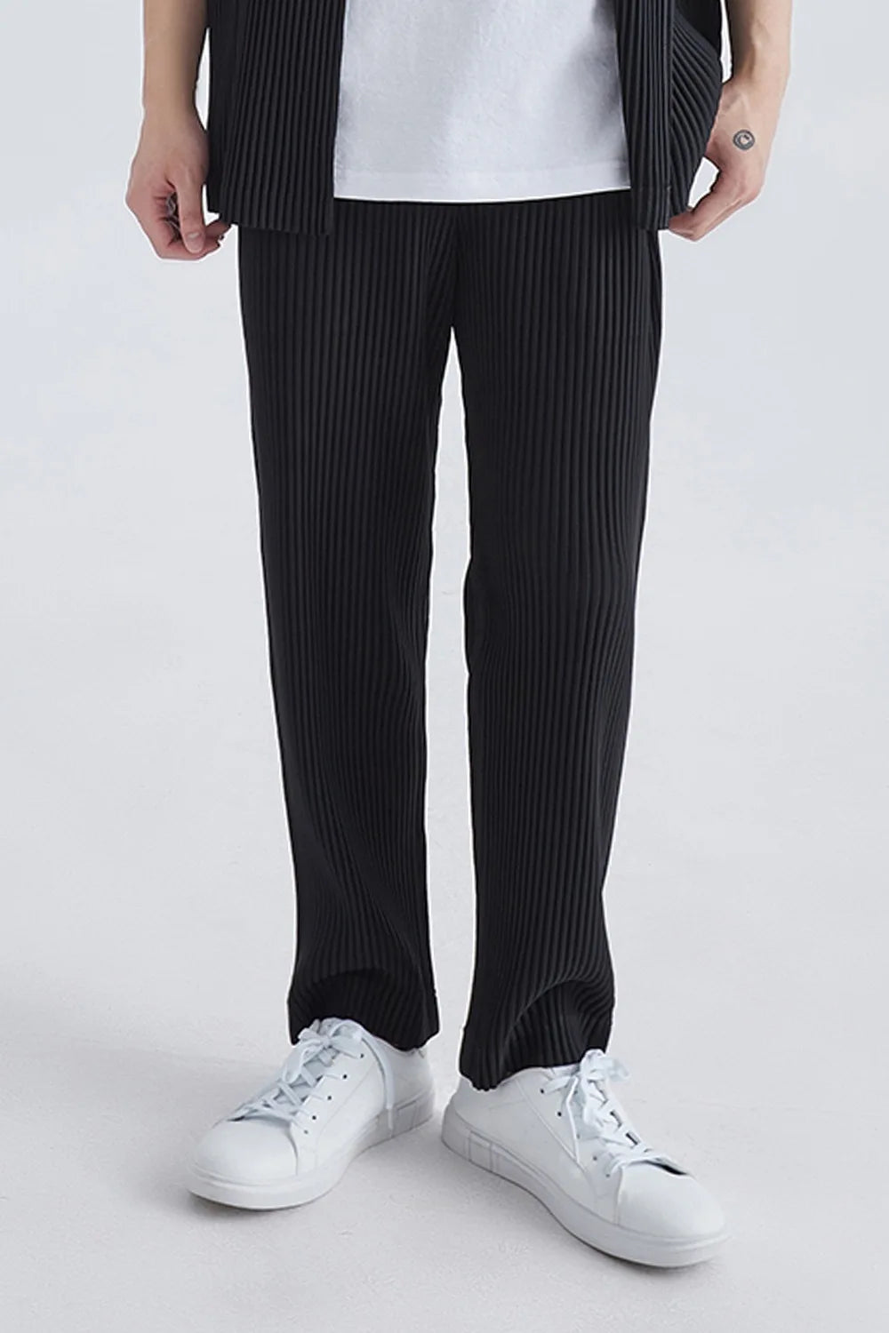 Moses - Pleated Loose Fit Trousers